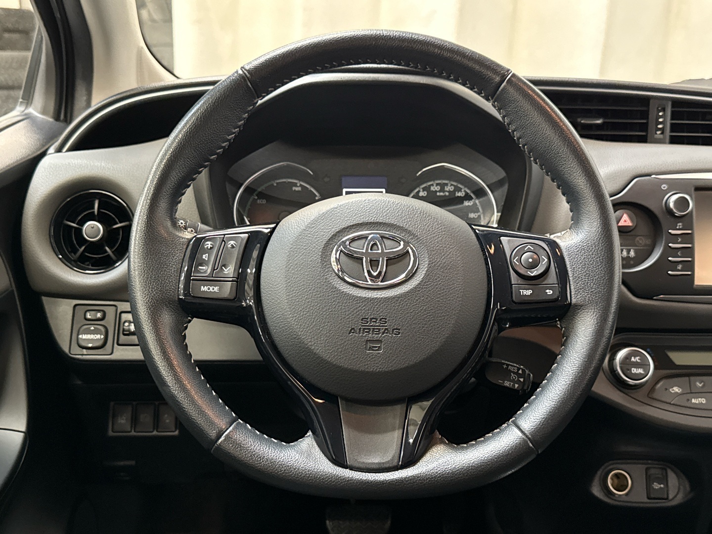 TOYOTA Yaris 2018