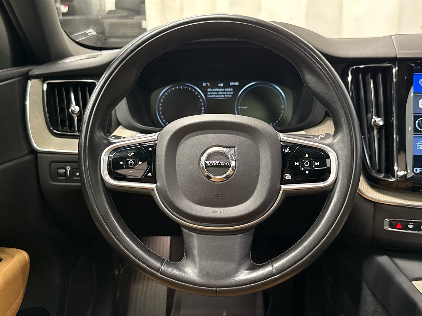 VOLVO XC60 2018