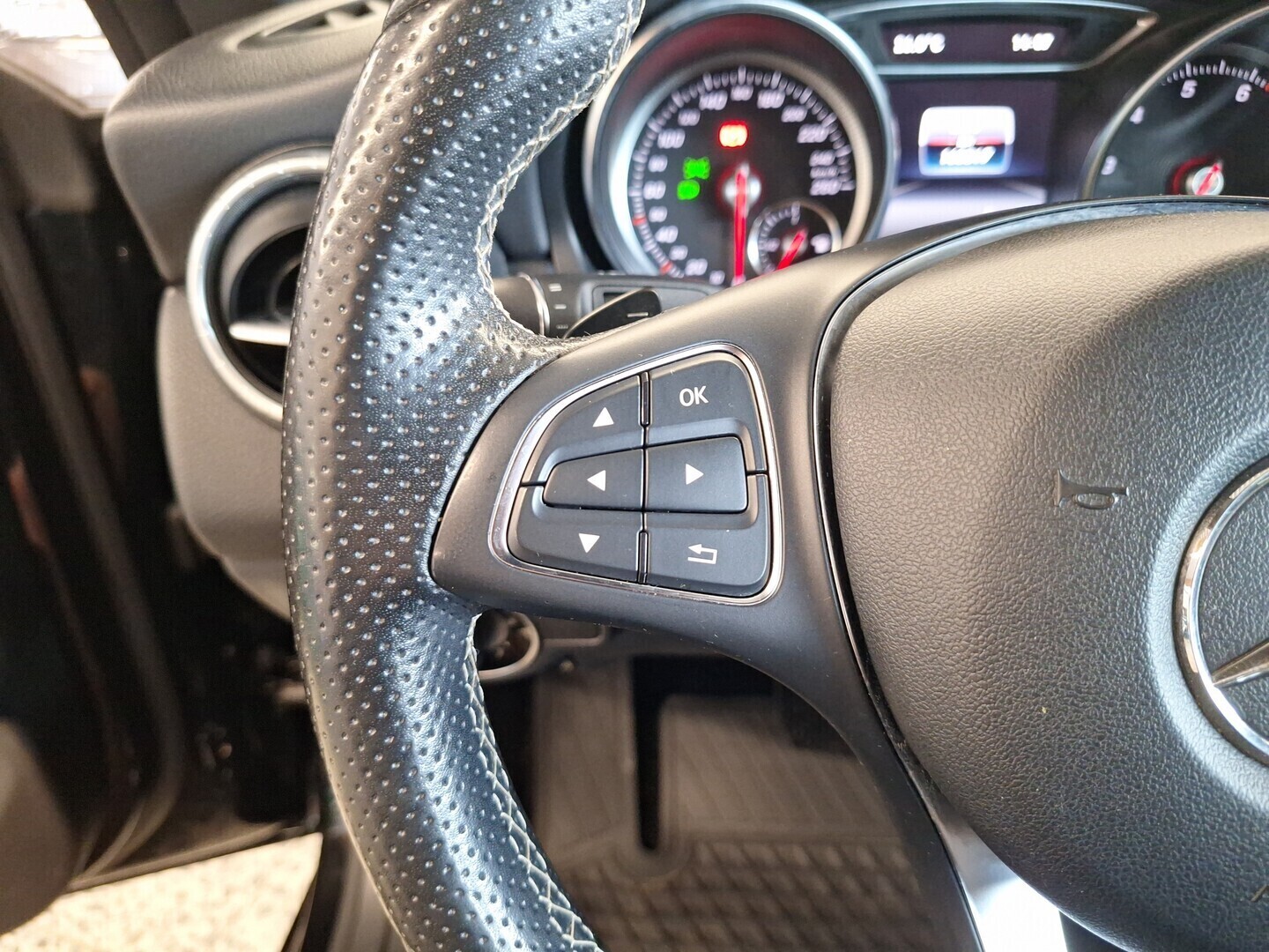 MERCEDES-BENZ CLA 2018