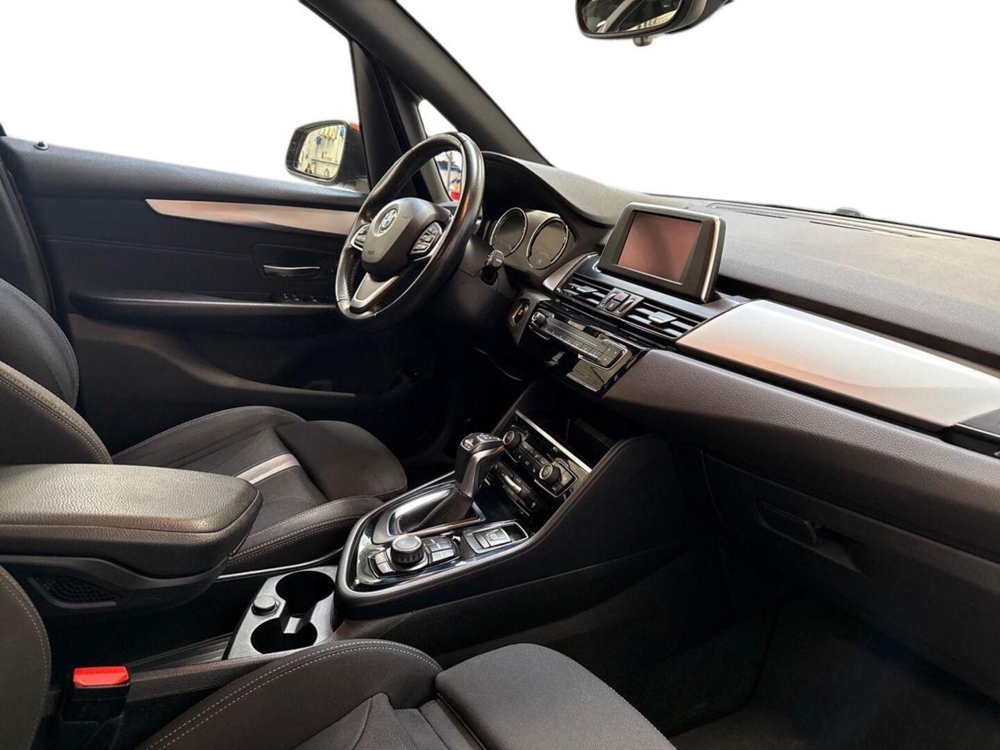 BMW 225 2019