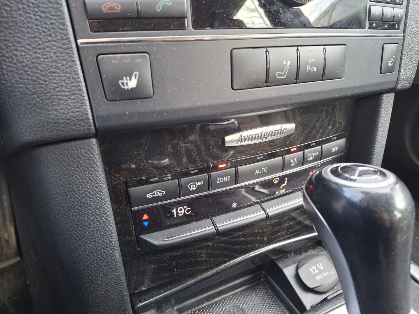 MERCEDES-BENZ E 2010