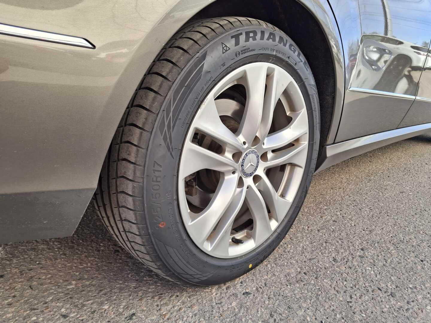 MERCEDES-BENZ E 2010