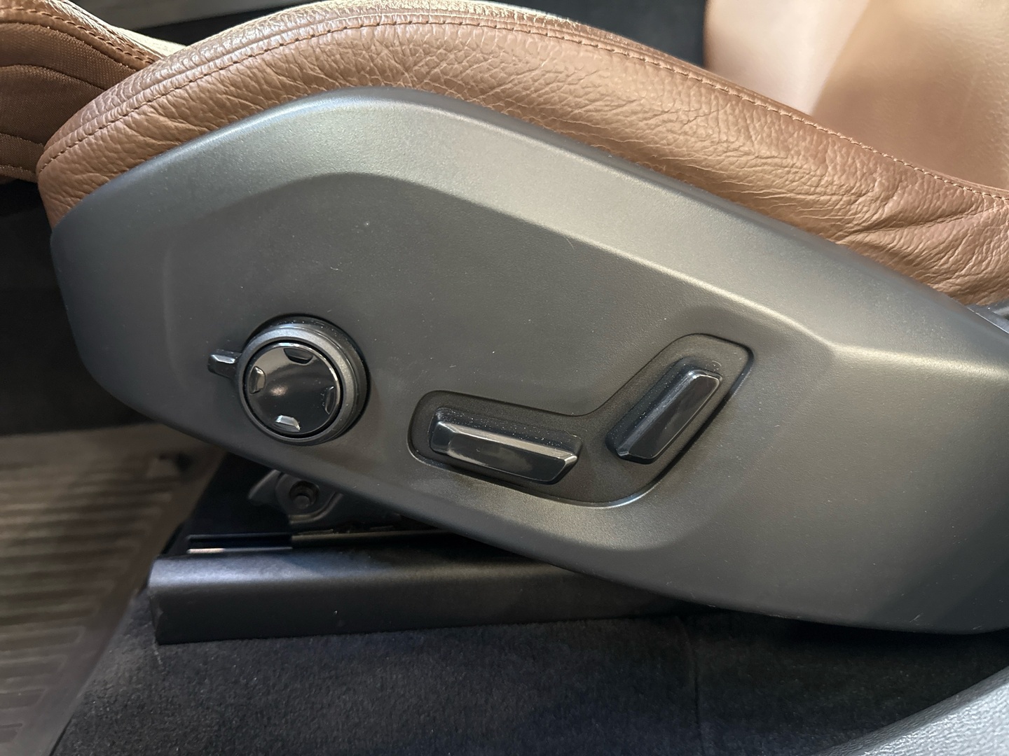 VOLVO XC60 2020