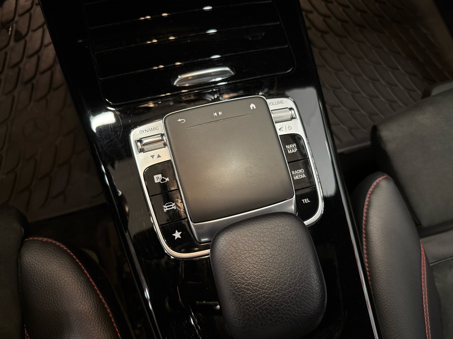 MERCEDES-BENZ A 2019