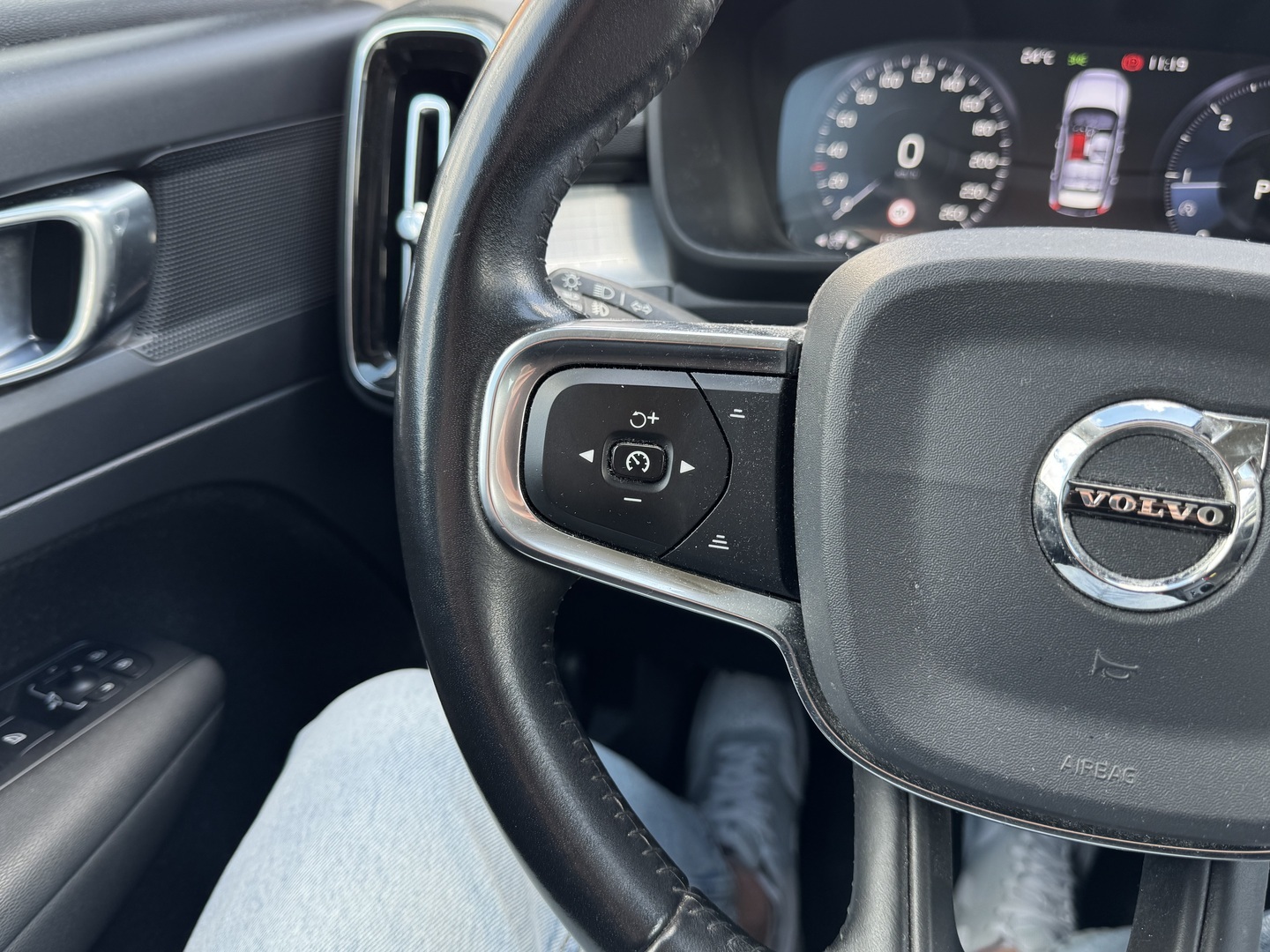 VOLVO XC40 2020
