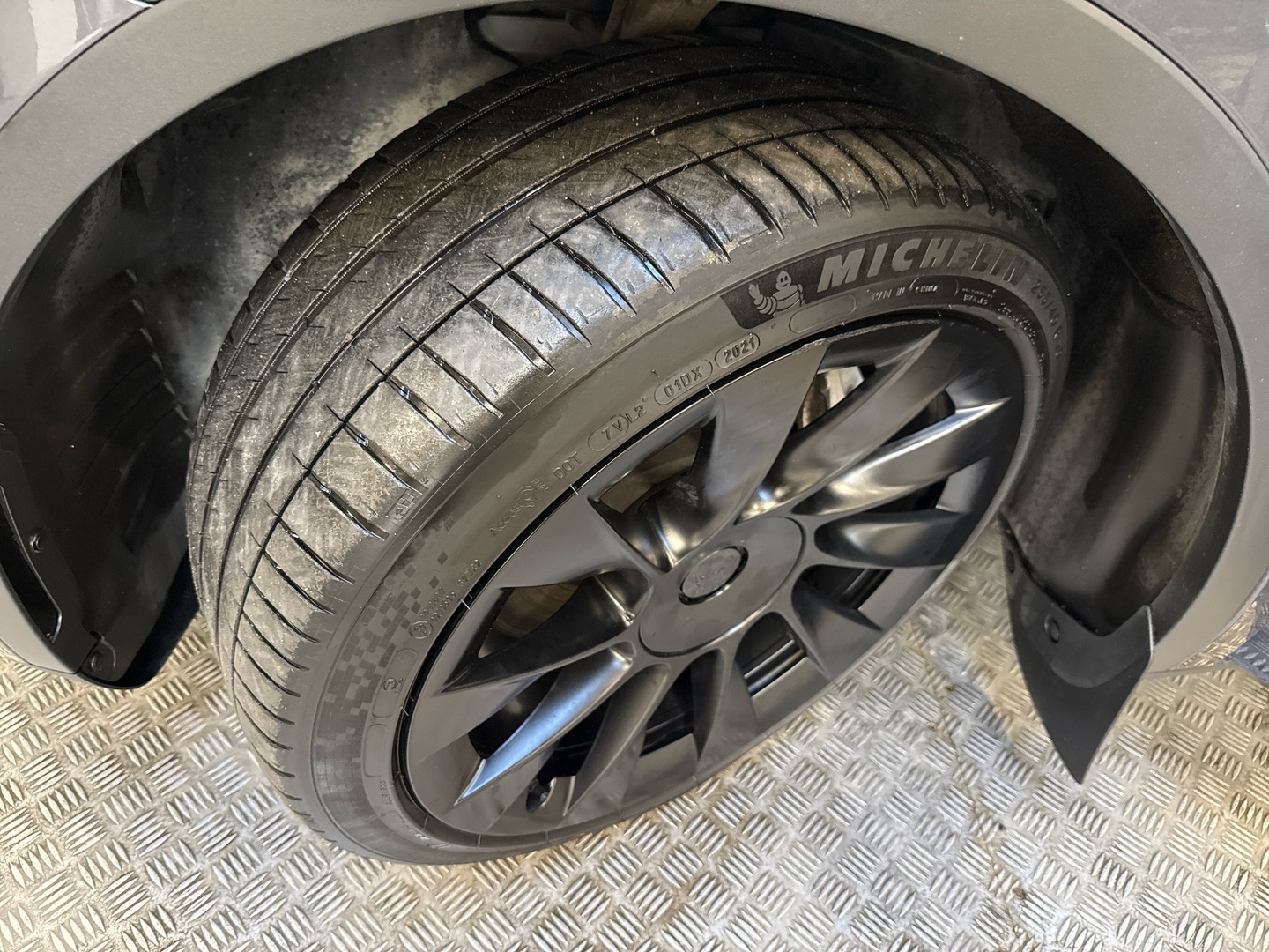 TESLA Model Y 2021