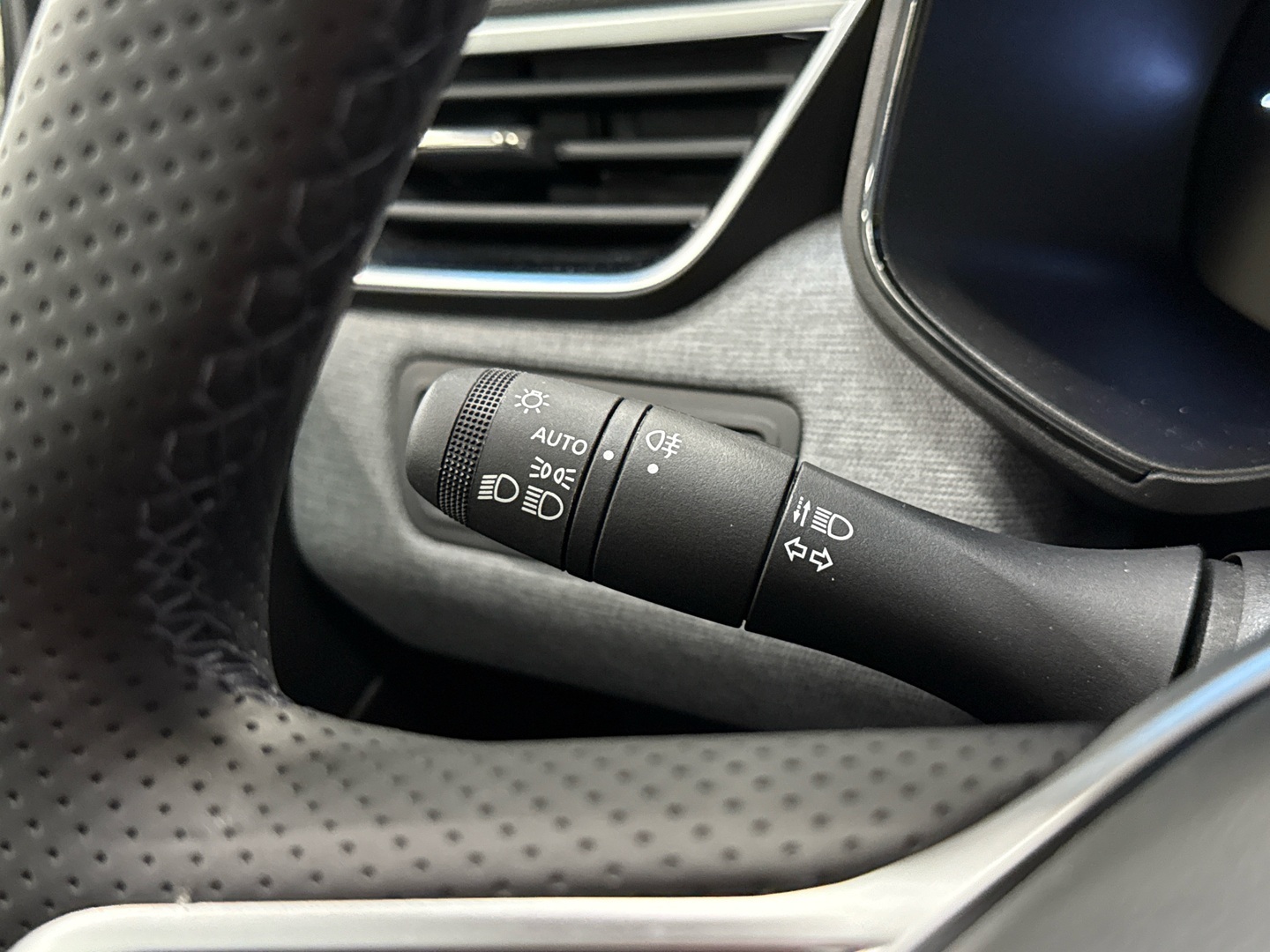 MITSUBISHI Colt 2024