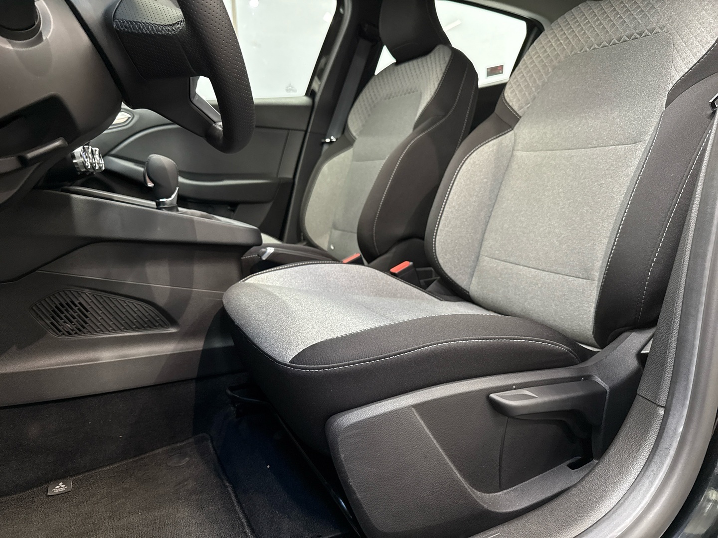 MITSUBISHI Colt 2024