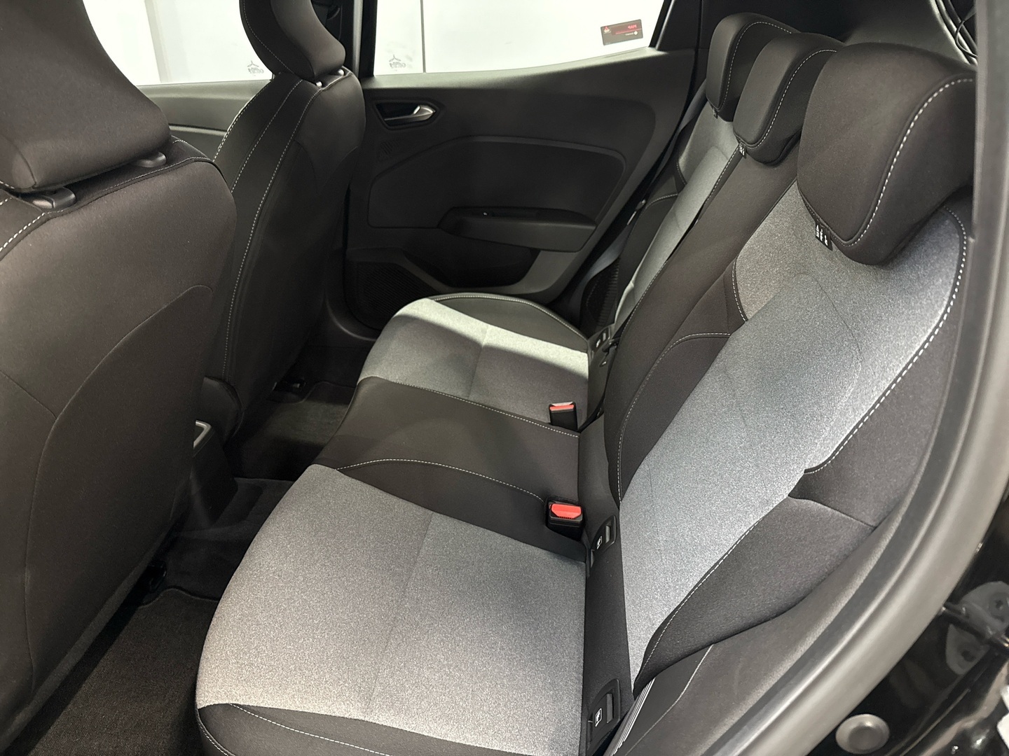 MITSUBISHI Colt 2024