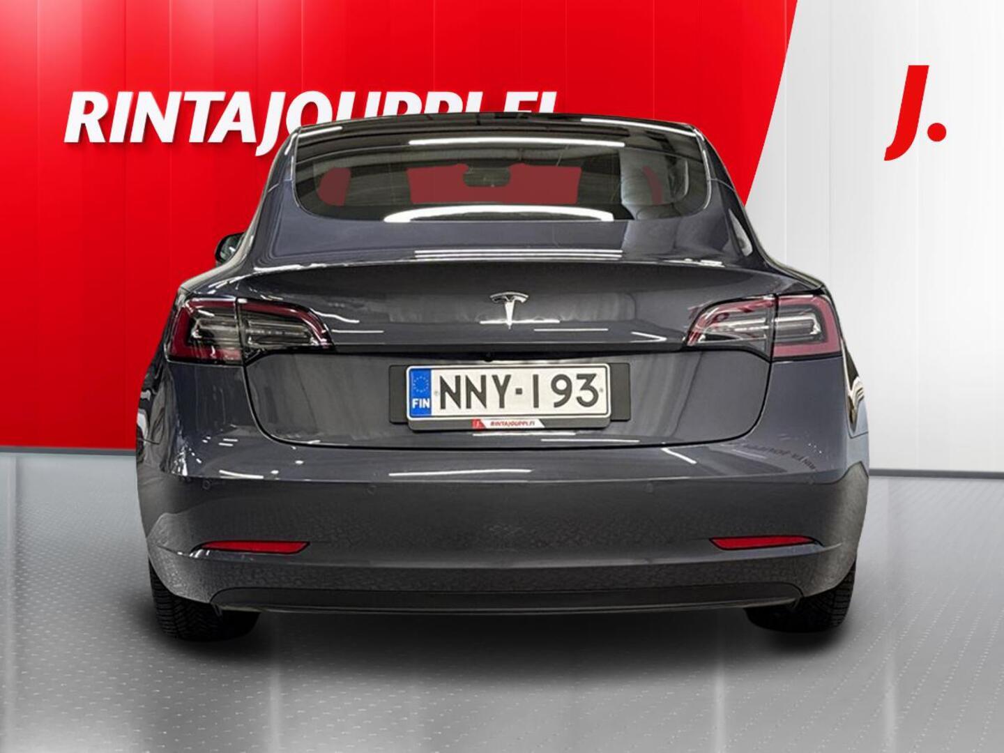 TESLA Model 3 2022