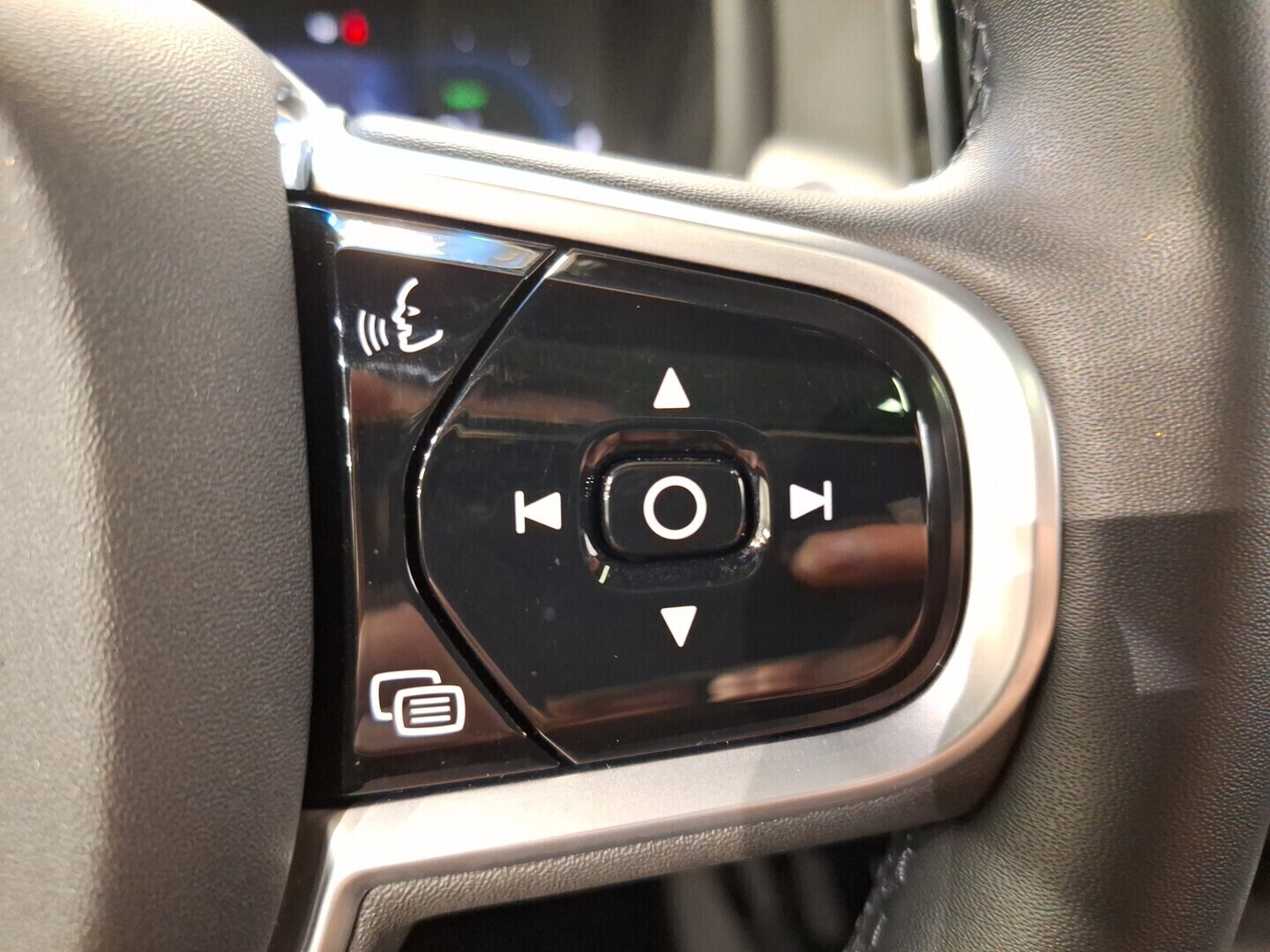 VOLVO V90 2022