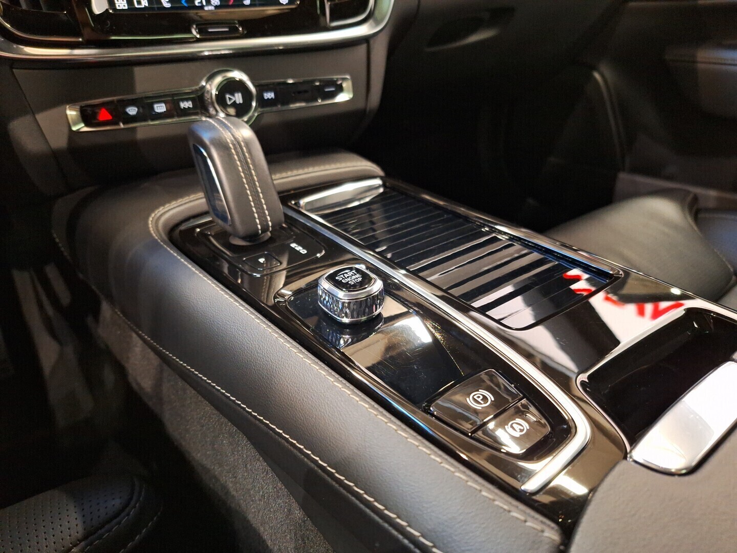 VOLVO V90 2022