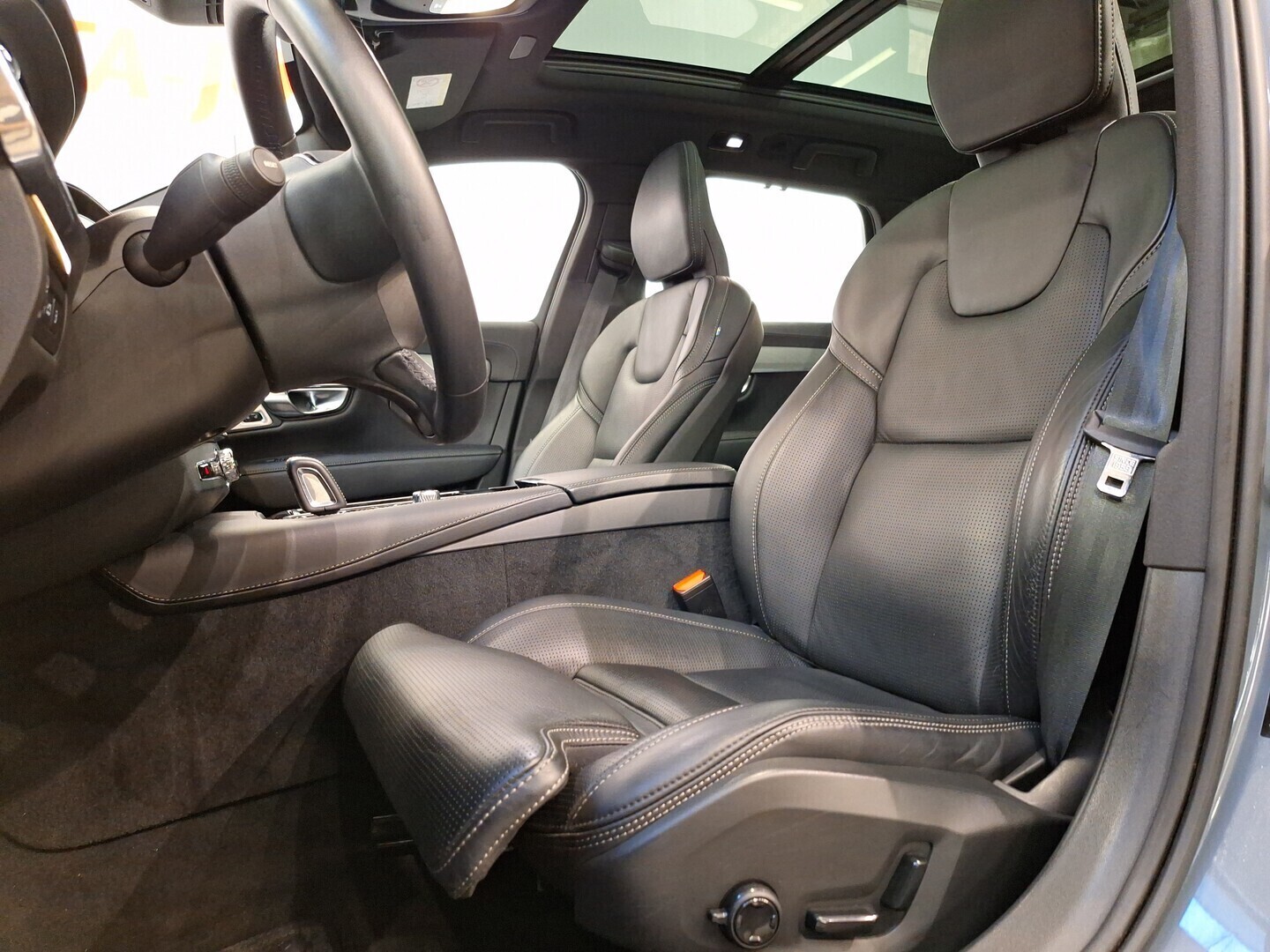 VOLVO V90 2022