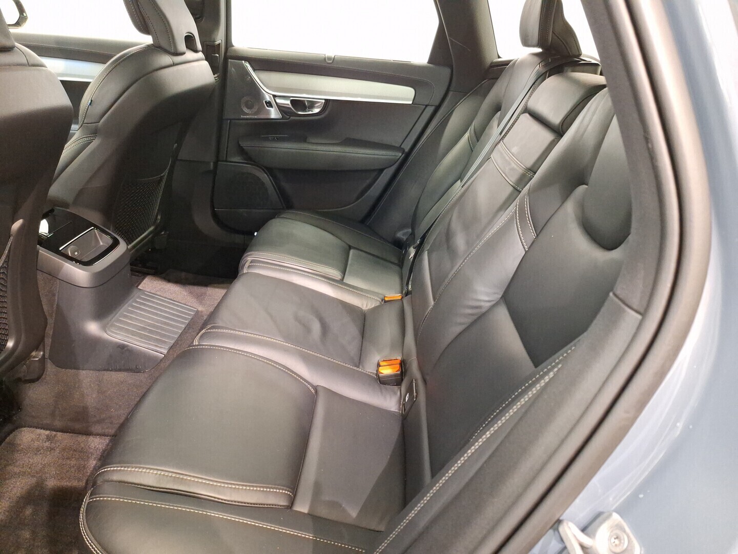 VOLVO V90 2022