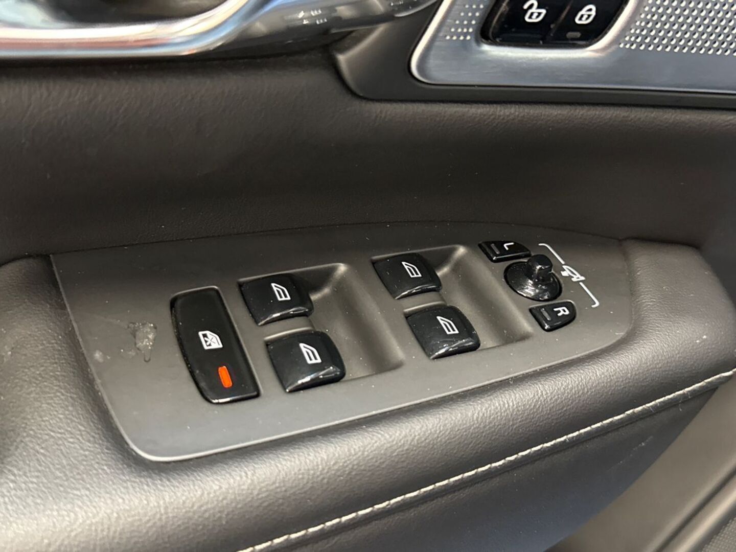 VOLVO V90 29