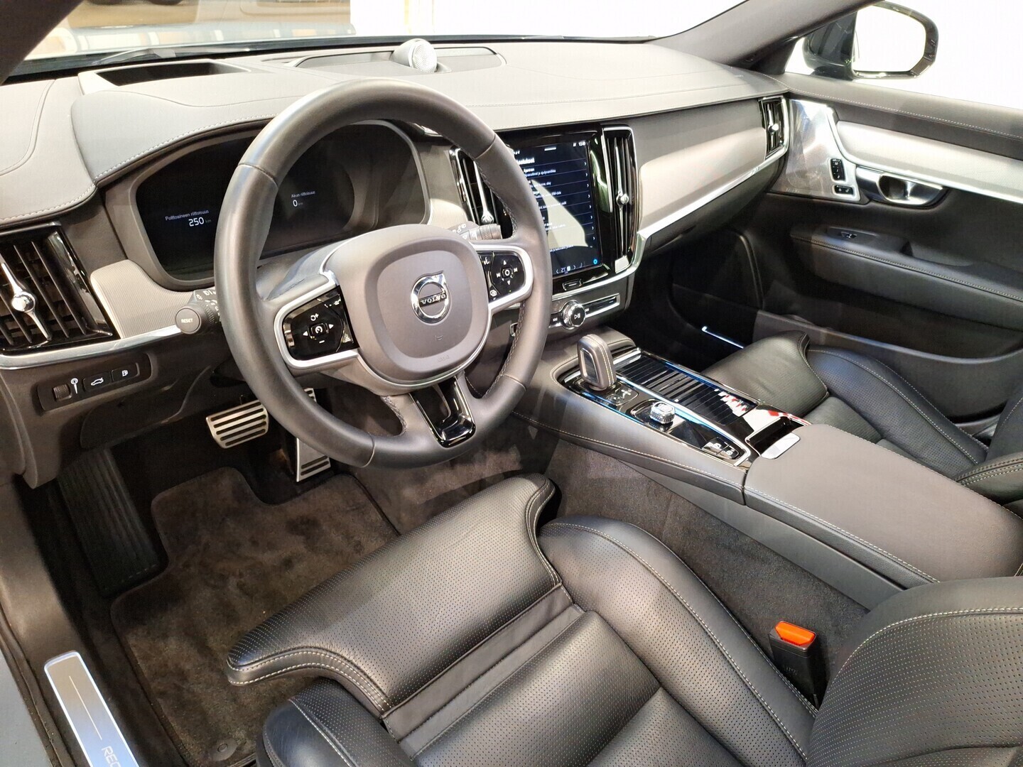 VOLVO V90 2022
