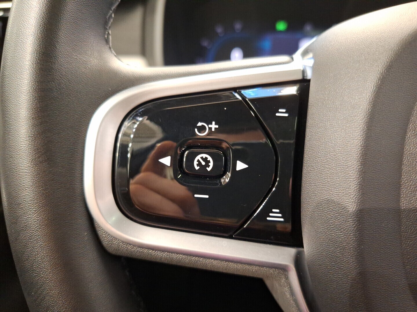 VOLVO V90 2022