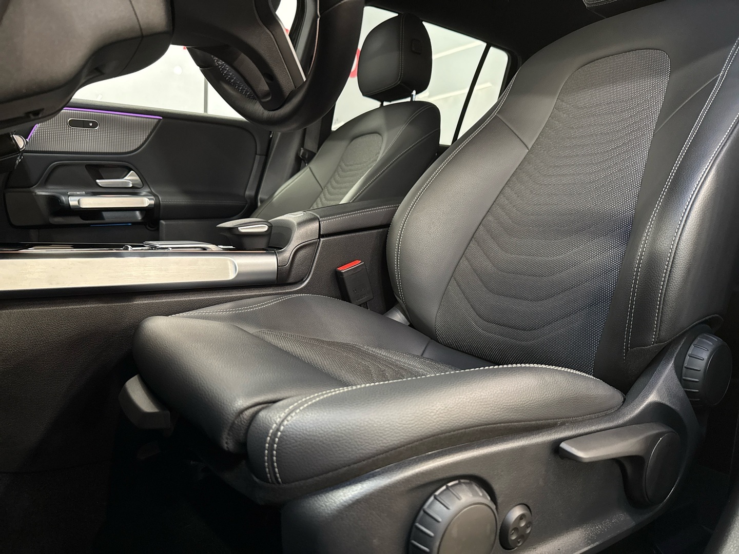 MERCEDES-BENZ EQB 2023