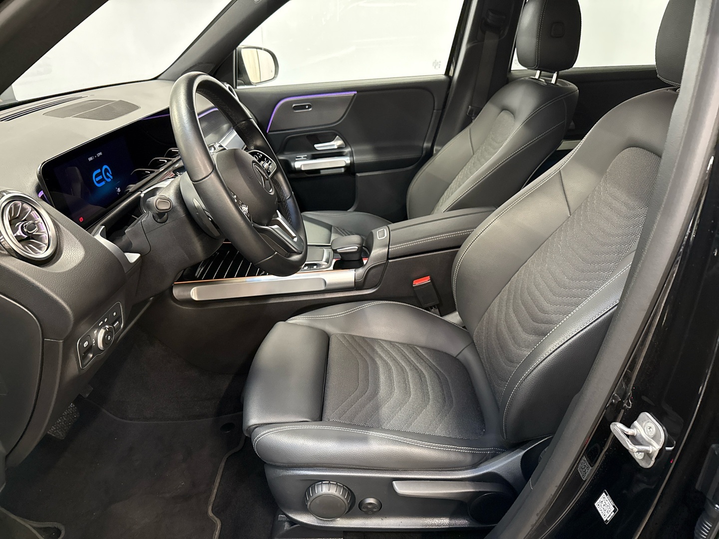 MERCEDES-BENZ EQB 2023