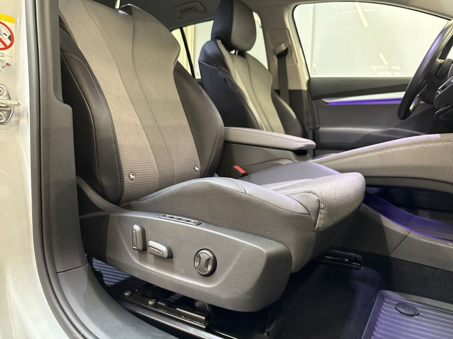 SKODA Enyaq 2023