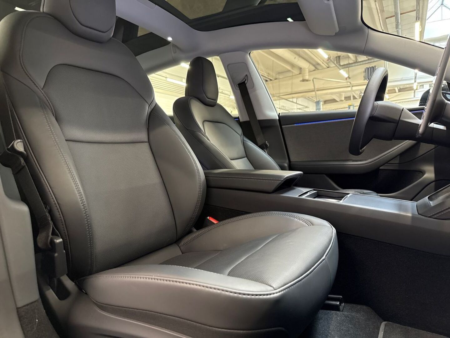 TESLA Model 3 2025