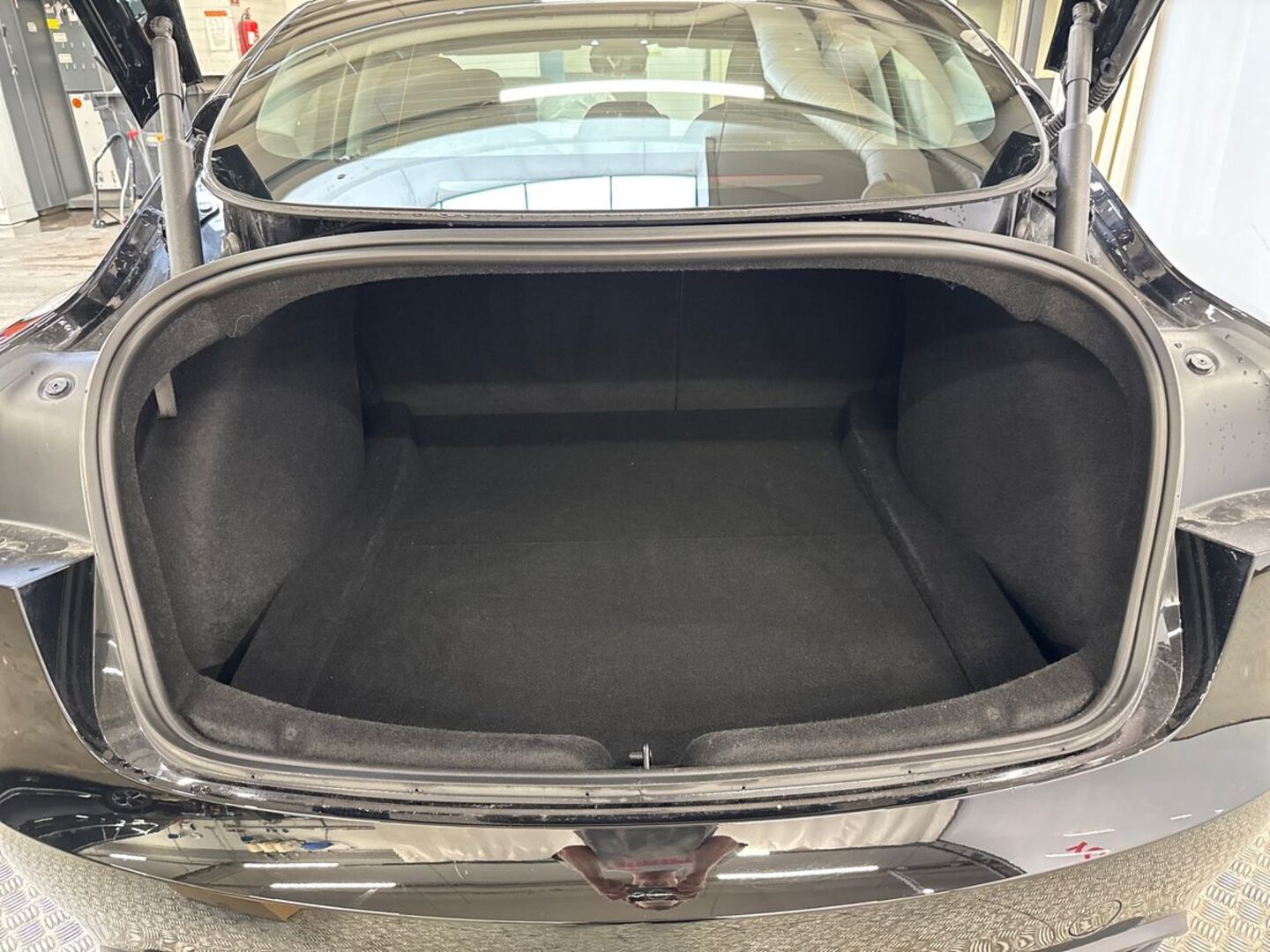 TESLA Model 3 2025