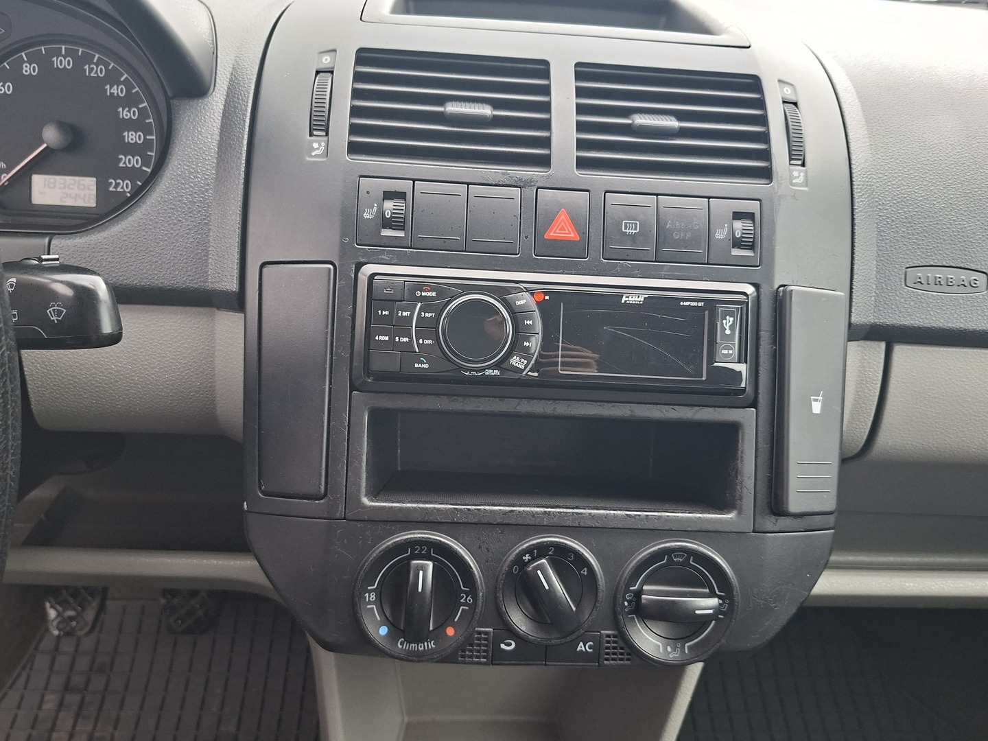 VOLKSWAGEN Polo 2003