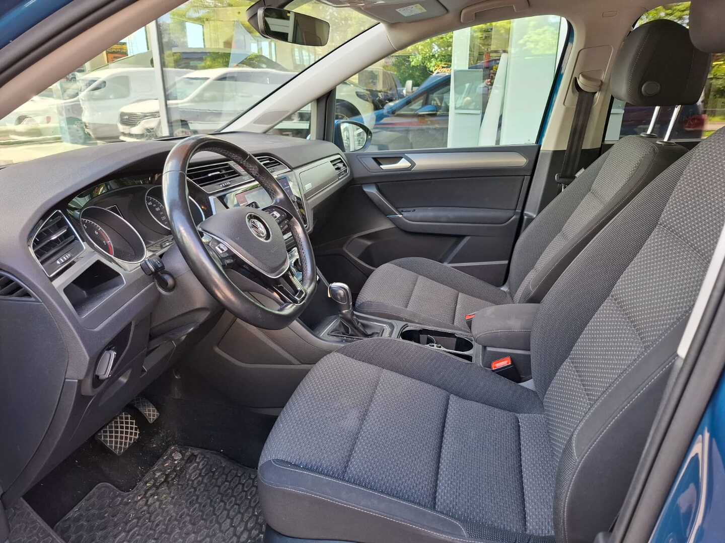 VOLKSWAGEN Touran 2017
