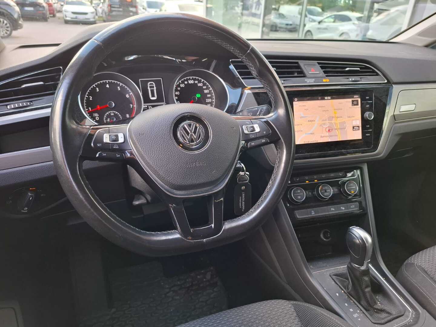 VOLKSWAGEN Touran 2017
