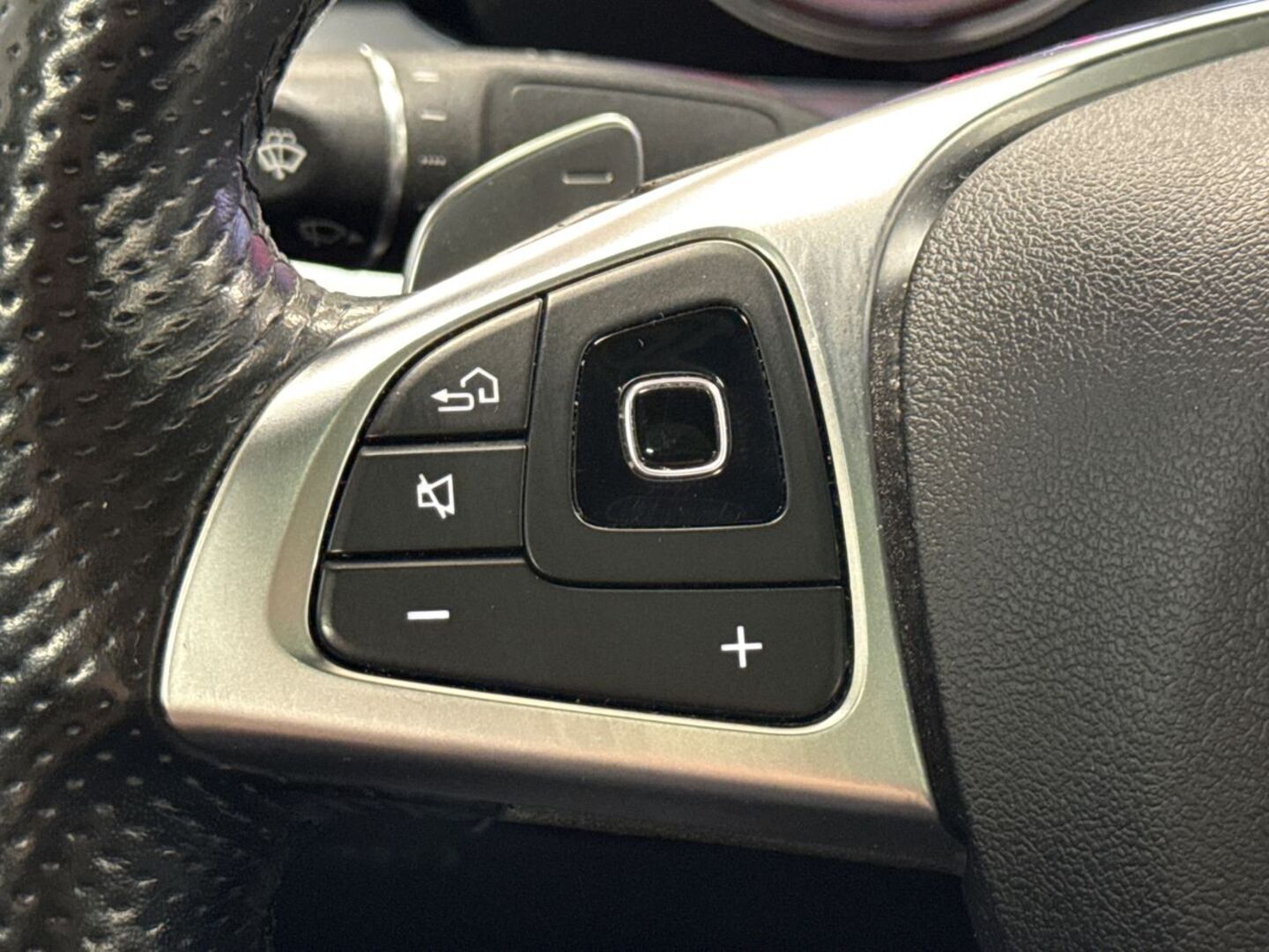 MERCEDES-BENZ E 2018