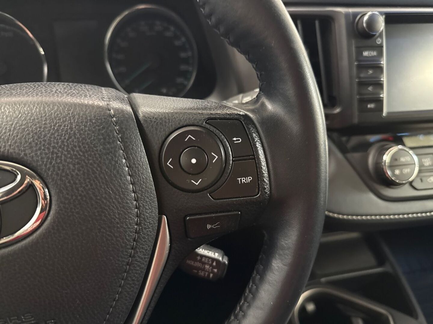 TOYOTA RAV4 2018