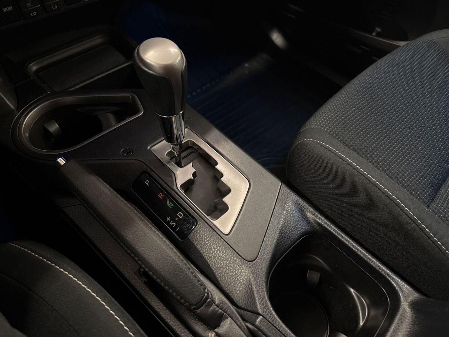 TOYOTA RAV4 2018