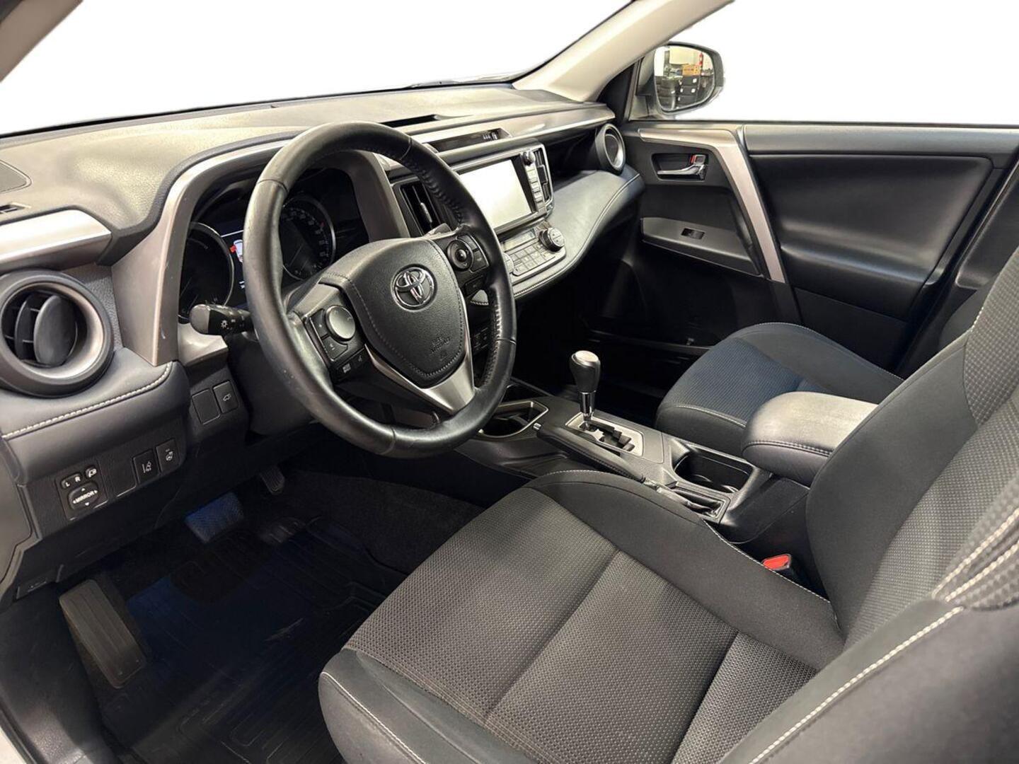 TOYOTA RAV4 2018