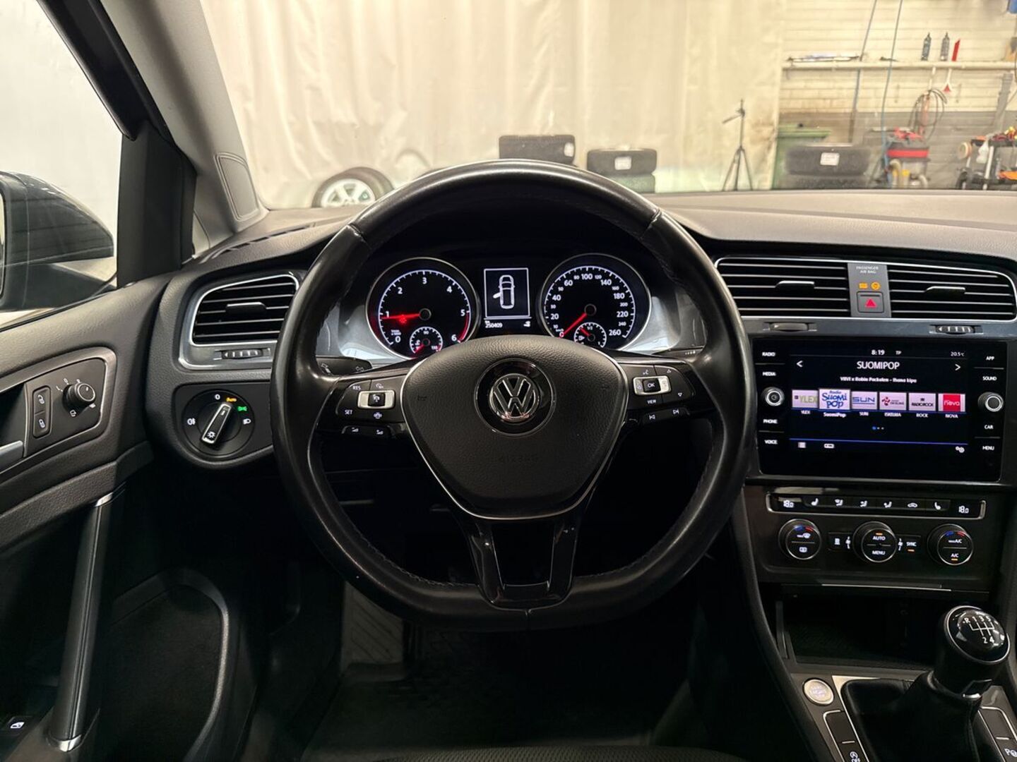 VOLKSWAGEN Golf 2018