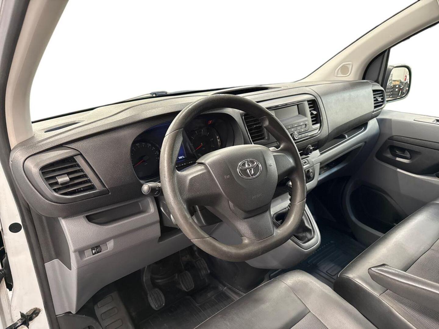 TOYOTA Proace 2017