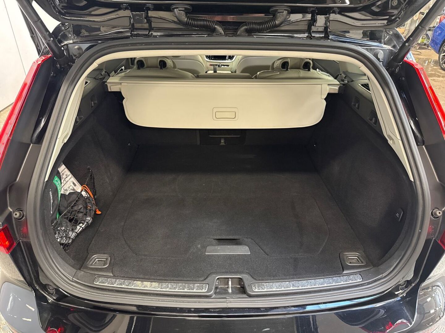 VOLVO V60 2023