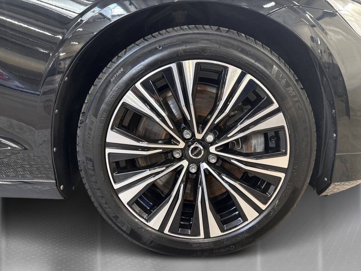 VOLVO V60 2023