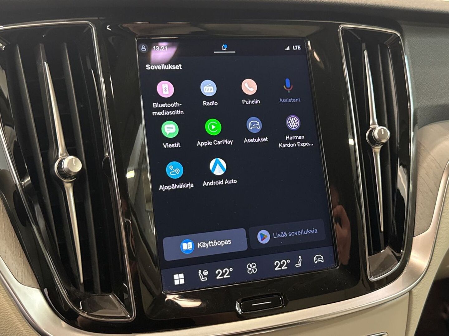 VOLVO V60 2023