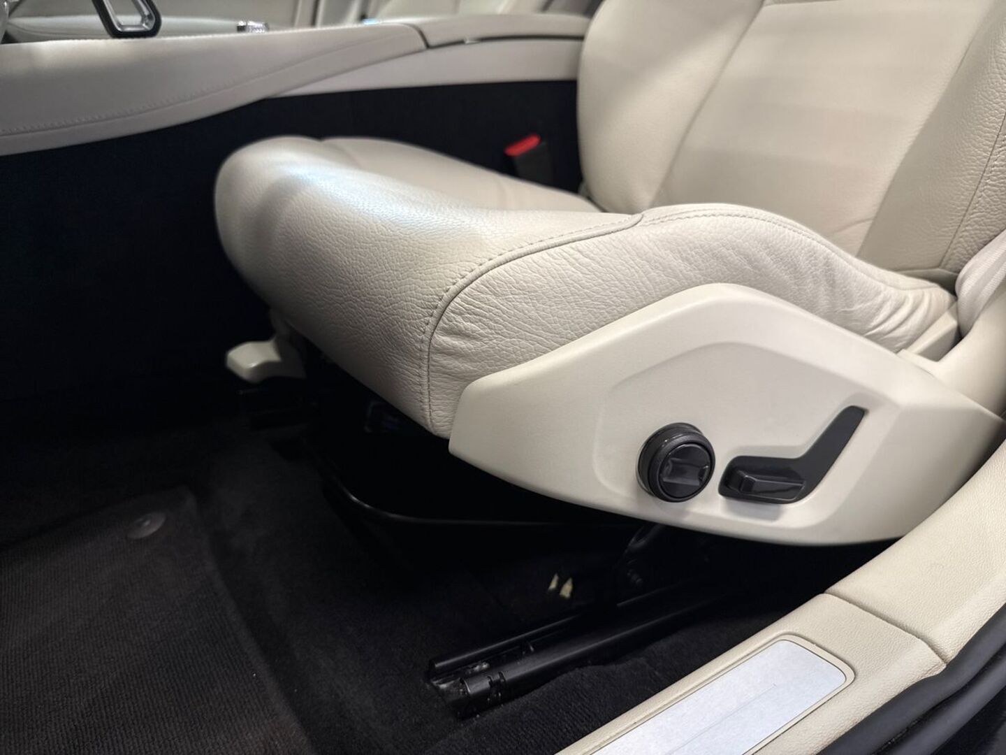 VOLVO V60 2023