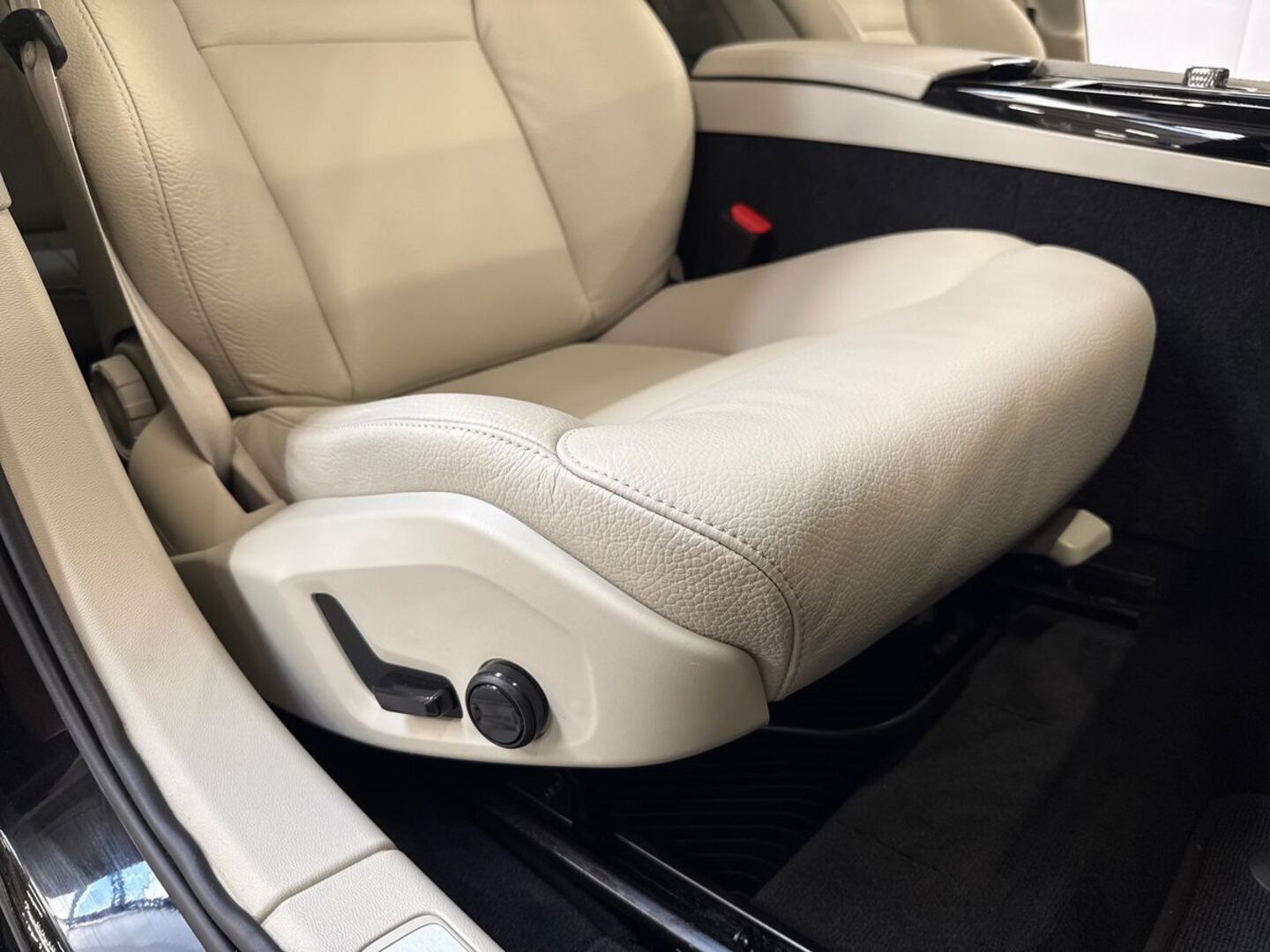 VOLVO V60 2023