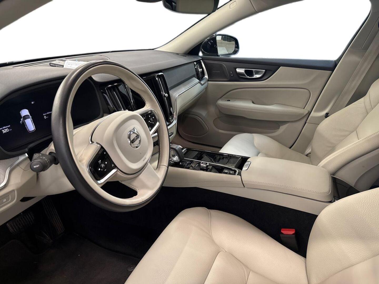 VOLVO V60 2023