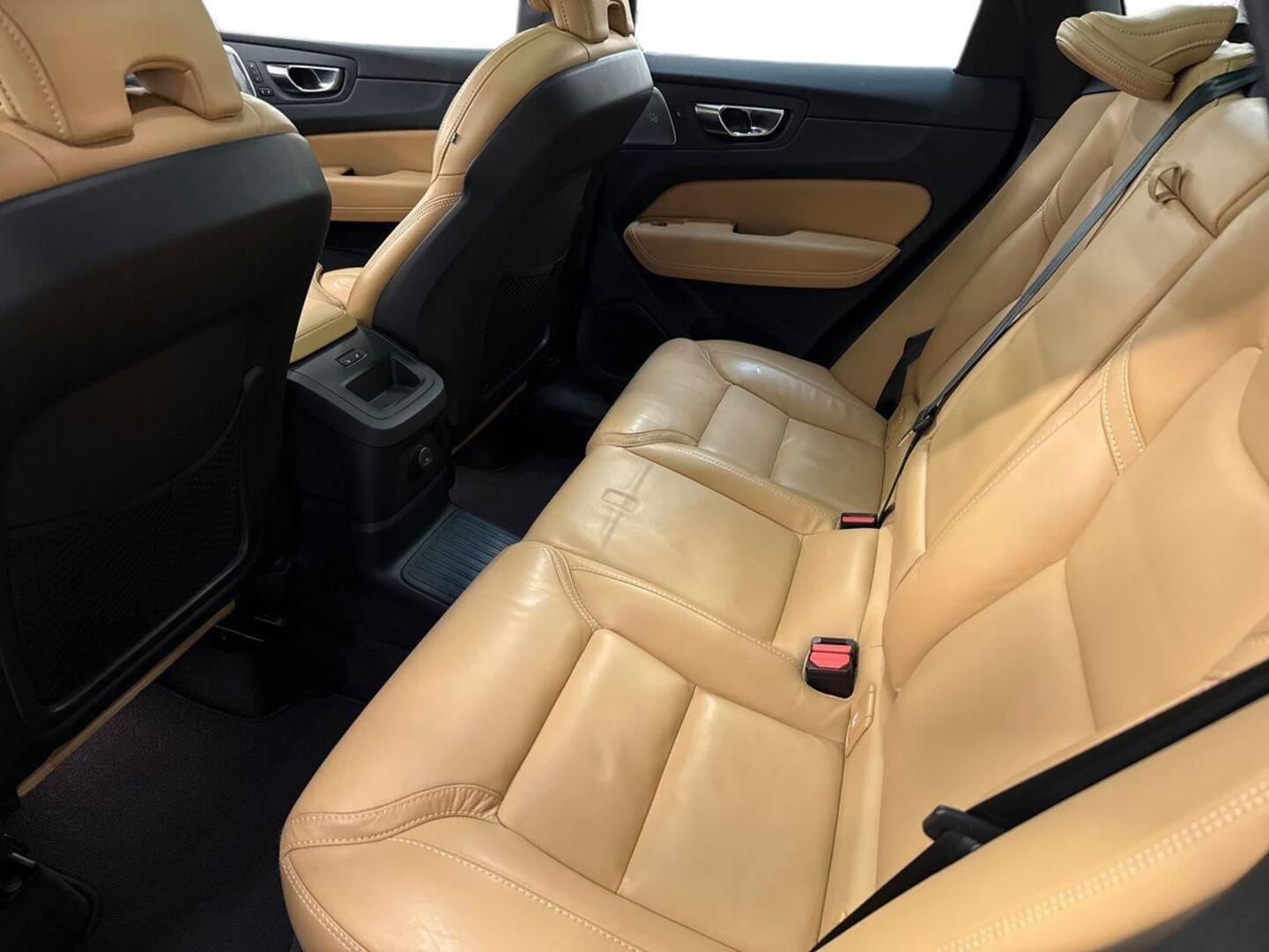 VOLVO XC60 2024