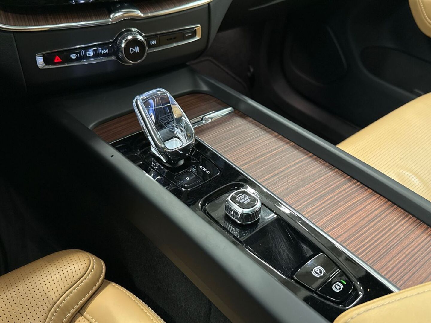 VOLVO XC60 2024