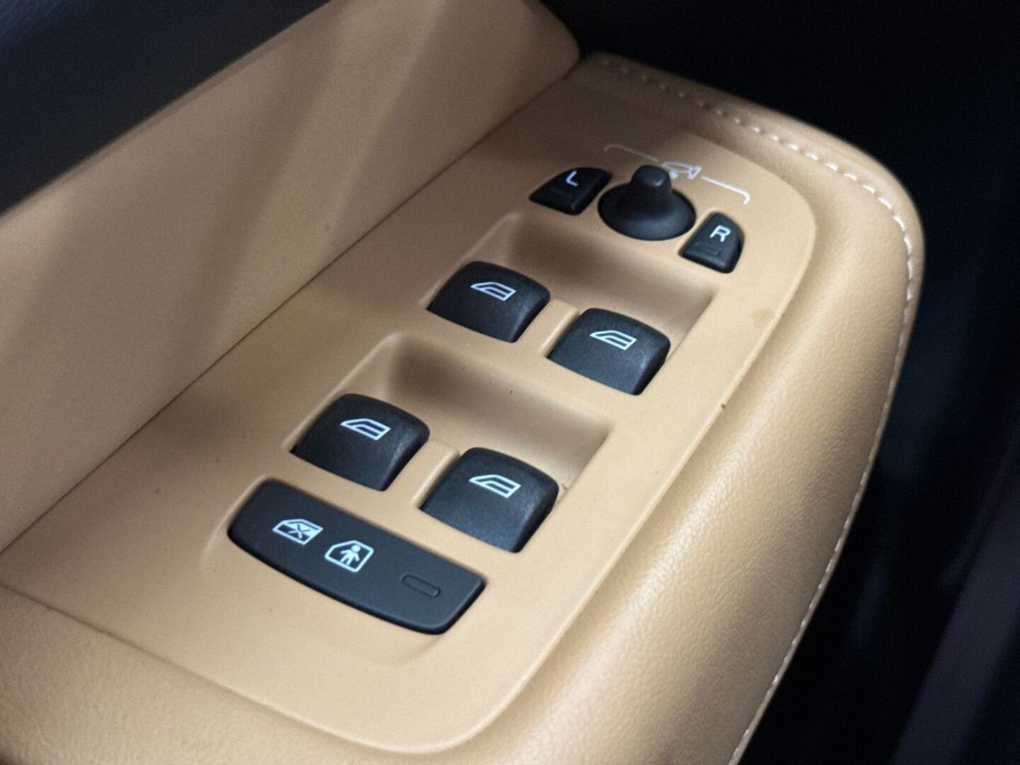 VOLVO XC60 2024