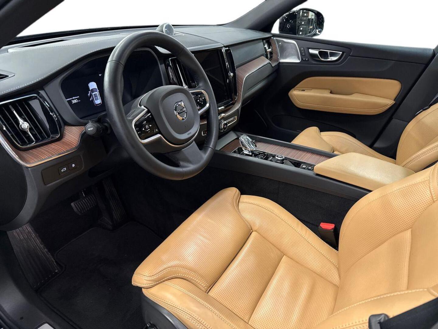 VOLVO XC60 2024