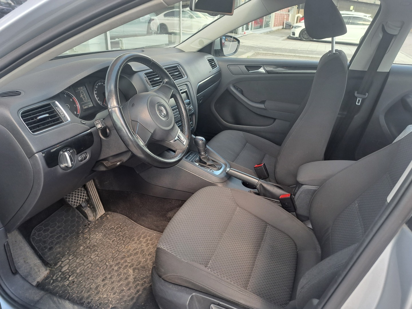 VOLKSWAGEN Jetta 2012