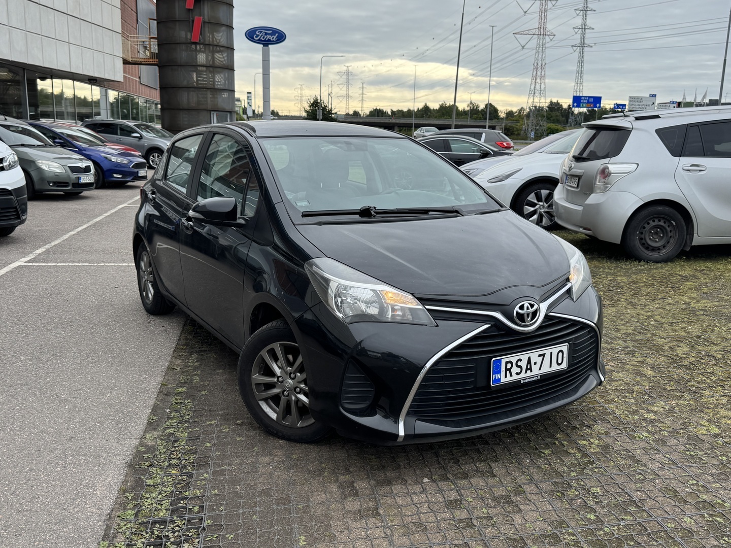 TOYOTA Yaris 2015