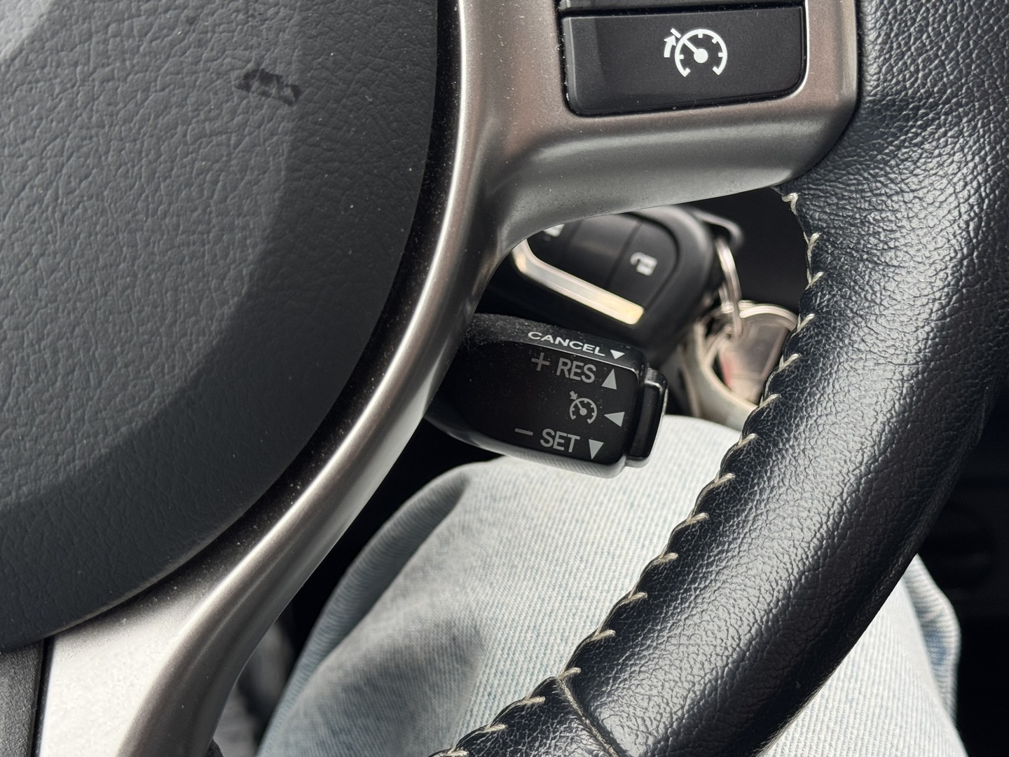 TOYOTA Yaris 2015