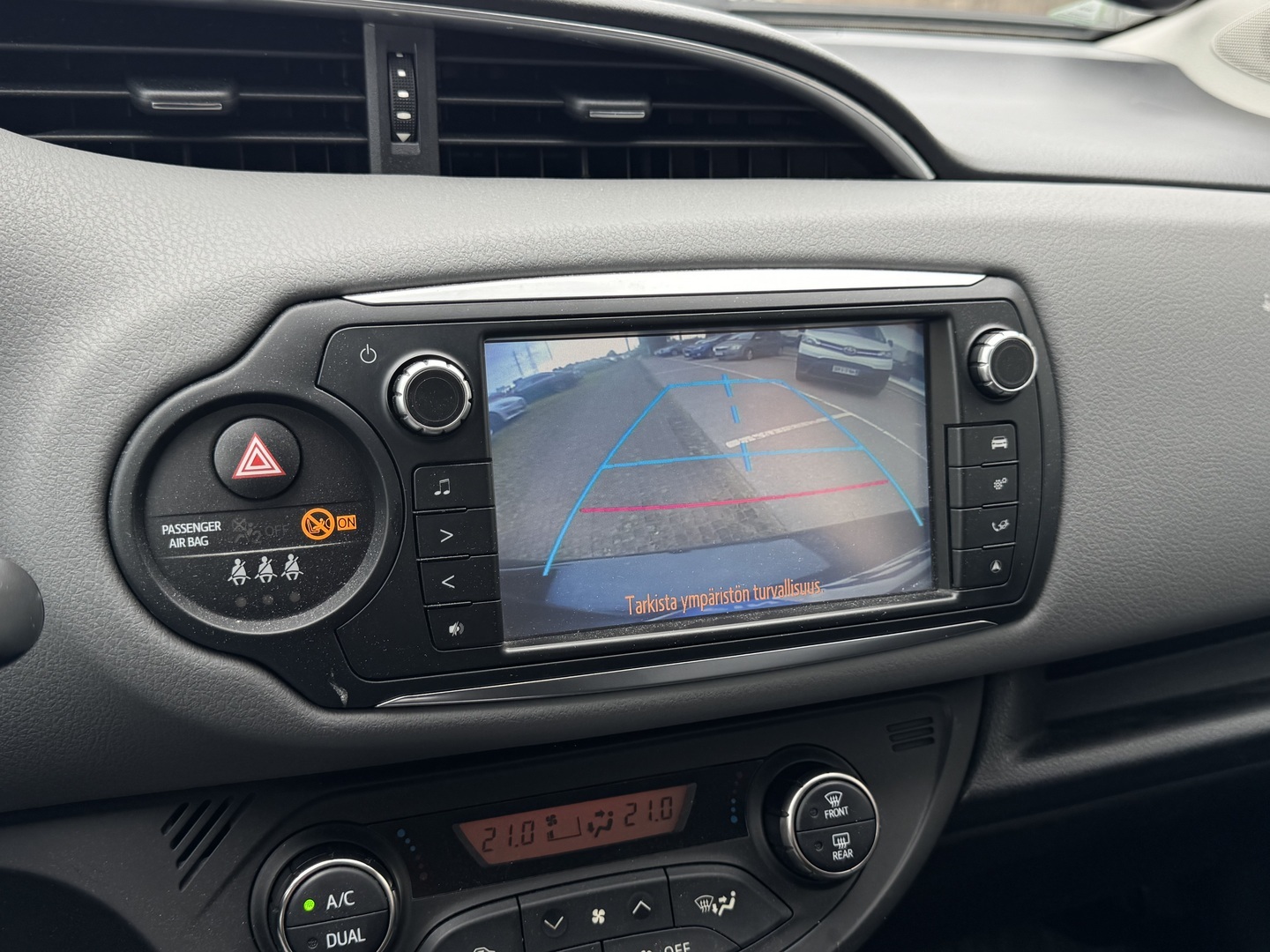 TOYOTA Yaris 2015