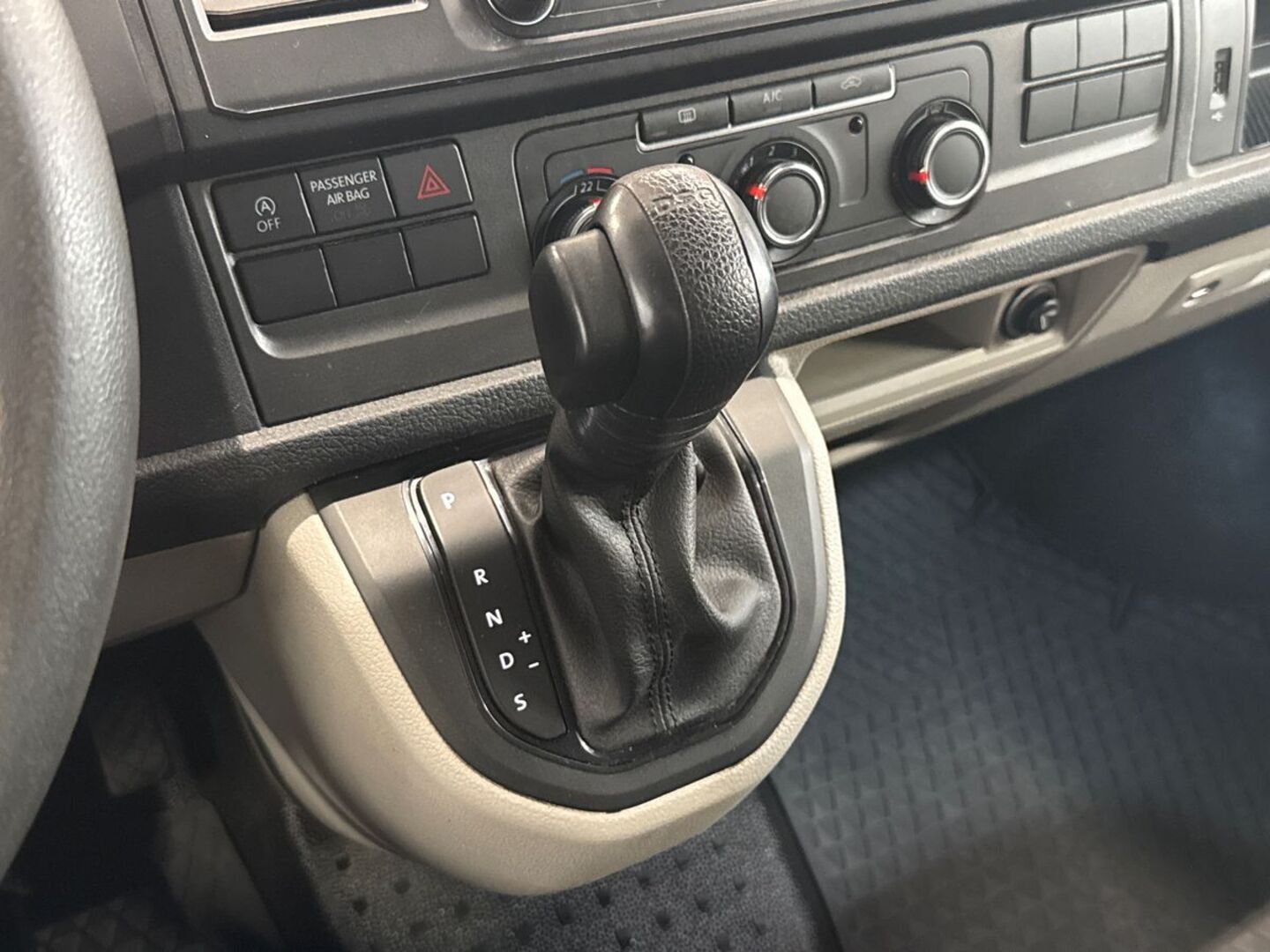 VOLKSWAGEN Transporter 2019